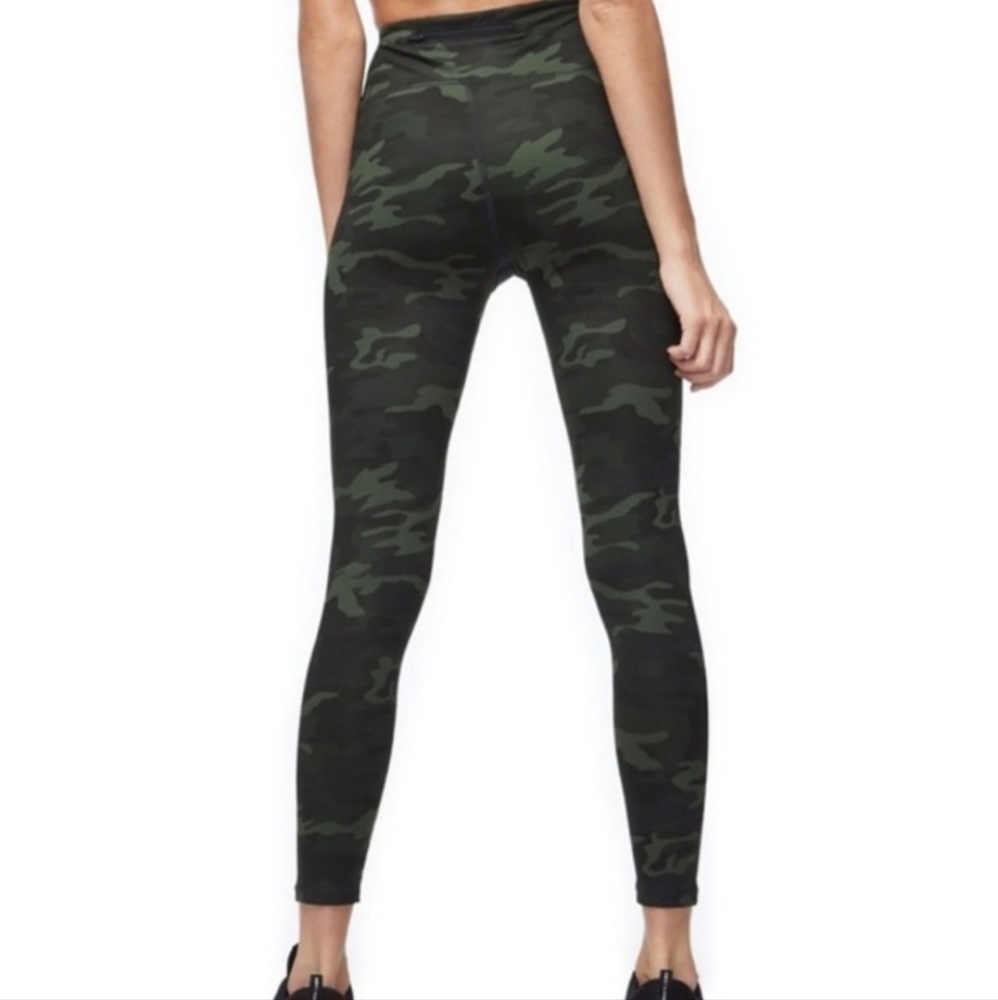 GOOD AMERICAN The Core Strength High-Waisted Green Camo Leggings - Picture 2 of 11